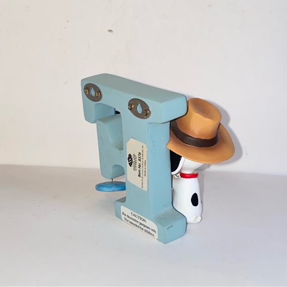 Westland Giftware Peanuts Snoopy Alphabet Letter F Snoopy Fishing - Picture 7 of 13